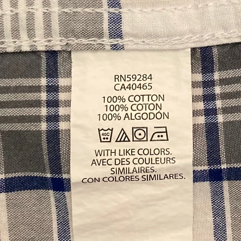 Boys size 7-8 Children’s Place long sleeved plaid button-up dress shirt